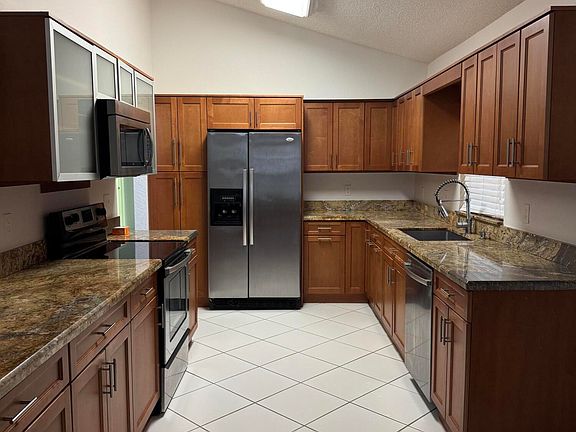 3rd image of 6113 Greenspointe Drive #10