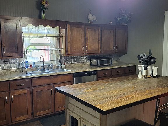 4th image of 1050 County Road 481
