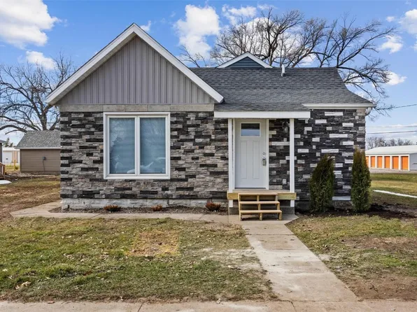 908 4th Ave, Belle Plaine, IA 52208