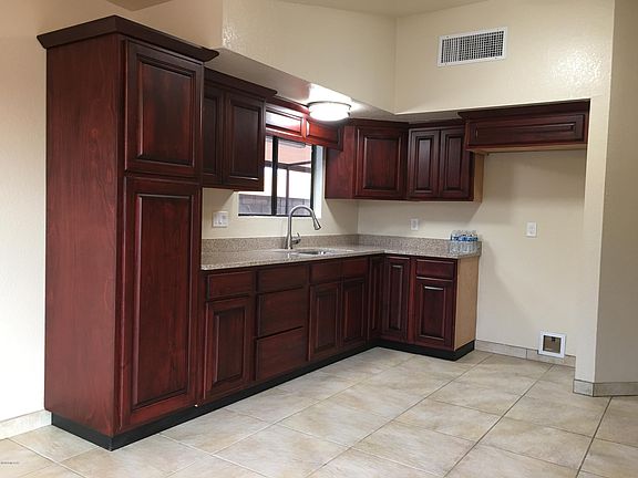 3rd image of 1641 W Oak Hollow Dr
