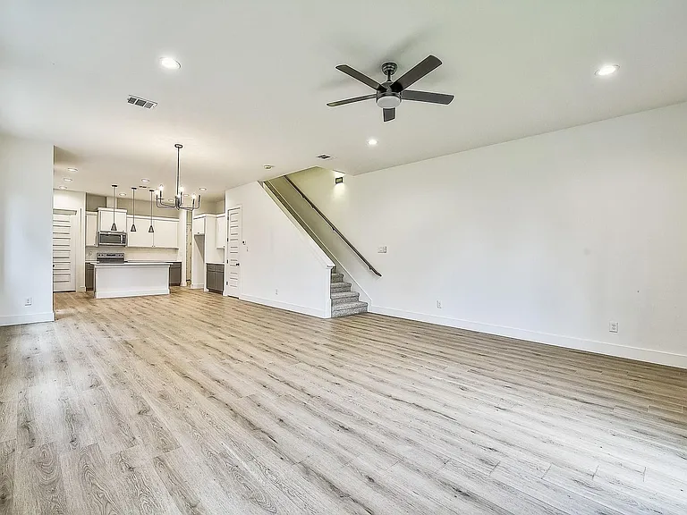1632 Davis Ave — Photo 7