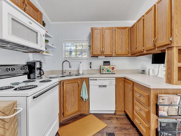 104 Piquot Dr, Louisburg, NC 27549