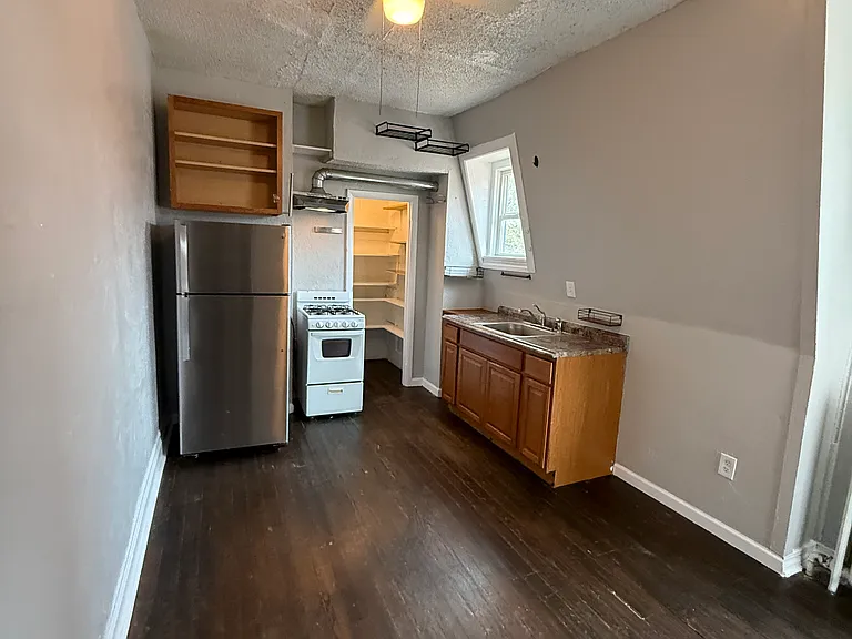 605 W 5th Ave #202 — Photo 8