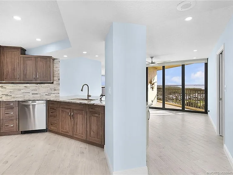 9550 S Ocean Dr #1610 — Photo 3