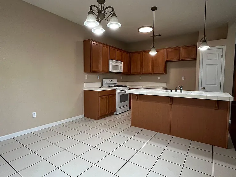 8193 Shay Cir — Photo 4