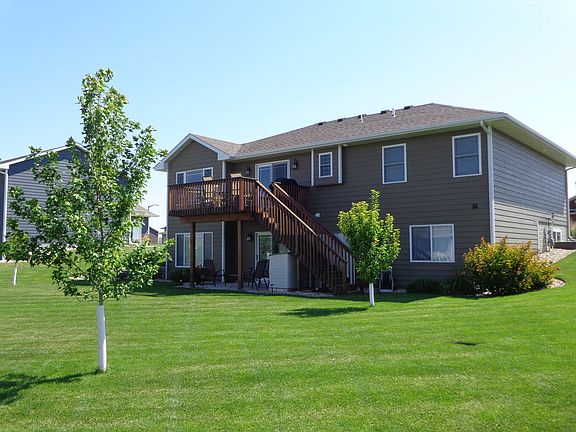 Walk-out lower level