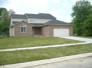 2119 Pinebrook Meadow Ct, Howell, MI 48843