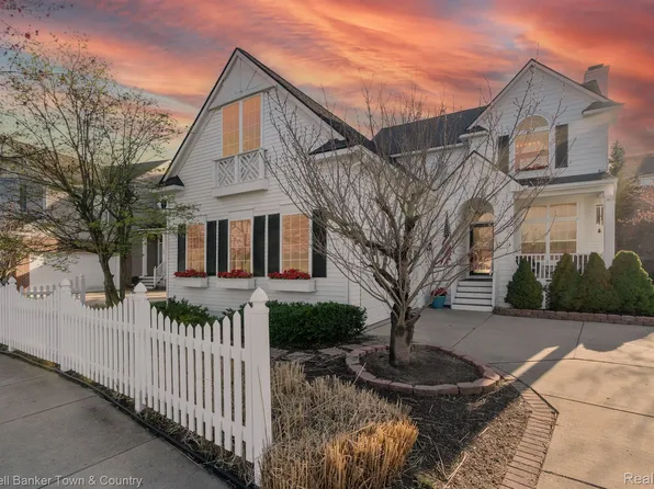 124 Champlain Blvd, Howell, MI 48843