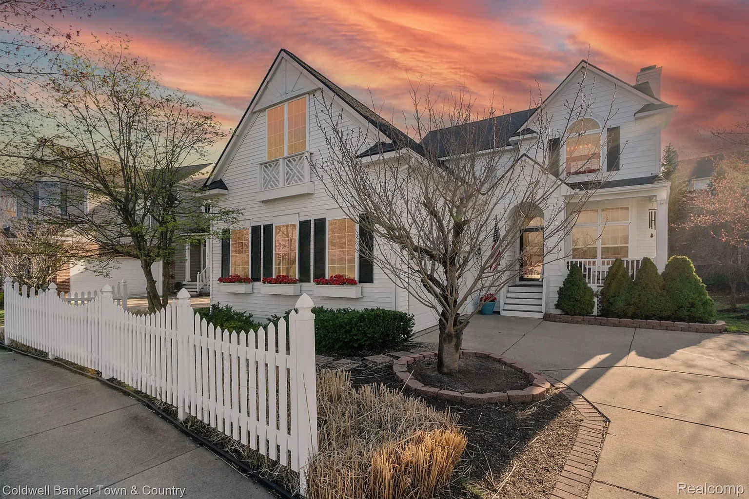 124 Champlain Blvd photo 1