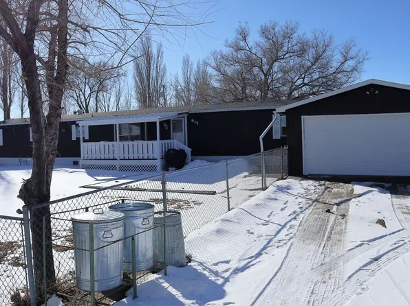 917 E Finch Ln, Glendive, MT 59330