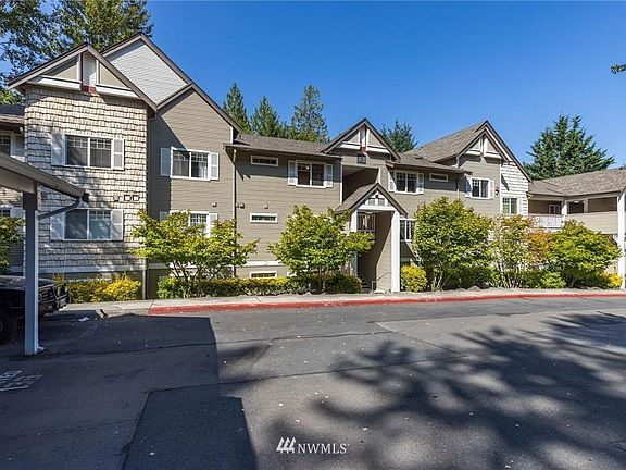 2nd image of 18501 SE Newport Way Unit J139