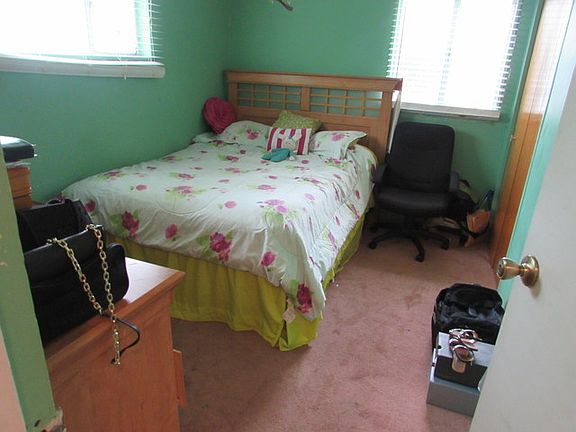 3rd image of 457 Shabbona Dr