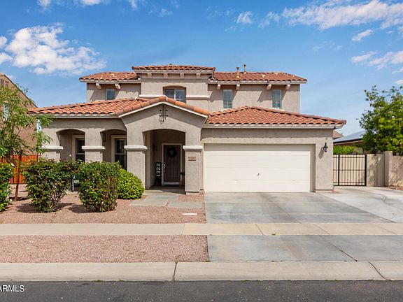 3rd image of 1322 E CASSIA Lane