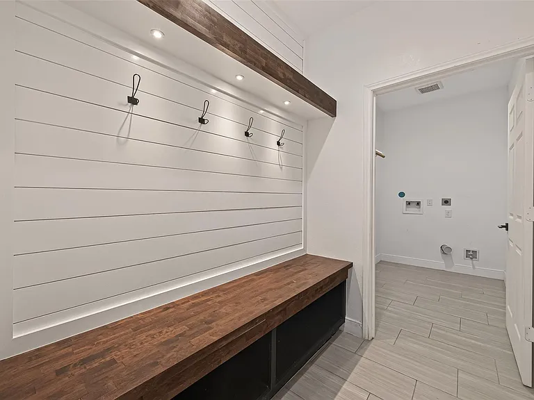 1343 Alpha Ln — Photo 23
