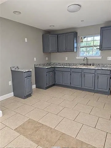 3 bed, 1.0 bath, 1609 sqft, $1,881 — Photo 2