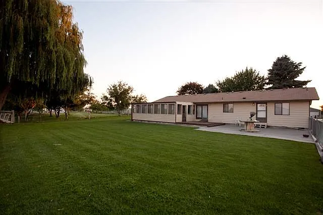 7205 N Road 42 photo 1