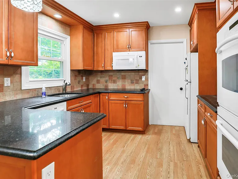 40 Seabrook Ln — Photo 5