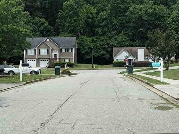 Exterior Neighborhood (street photo)