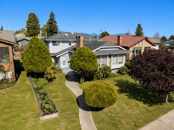 431 Glenbrook Dr, New Westminster, BC V3L 5J3