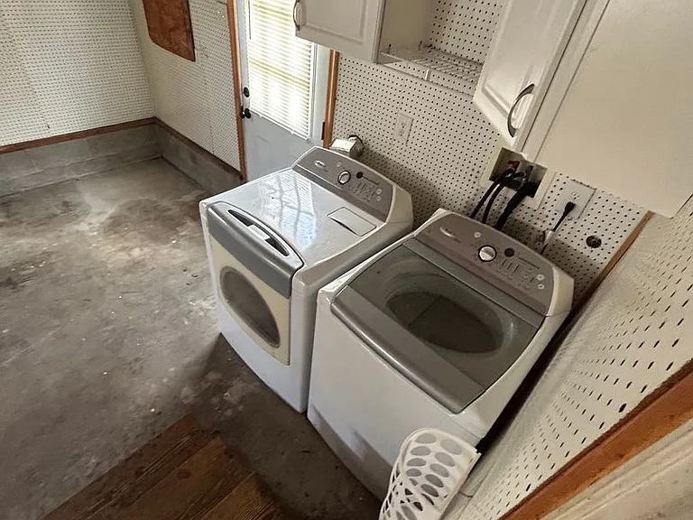 1031 E Leicester Ave — Photo 11