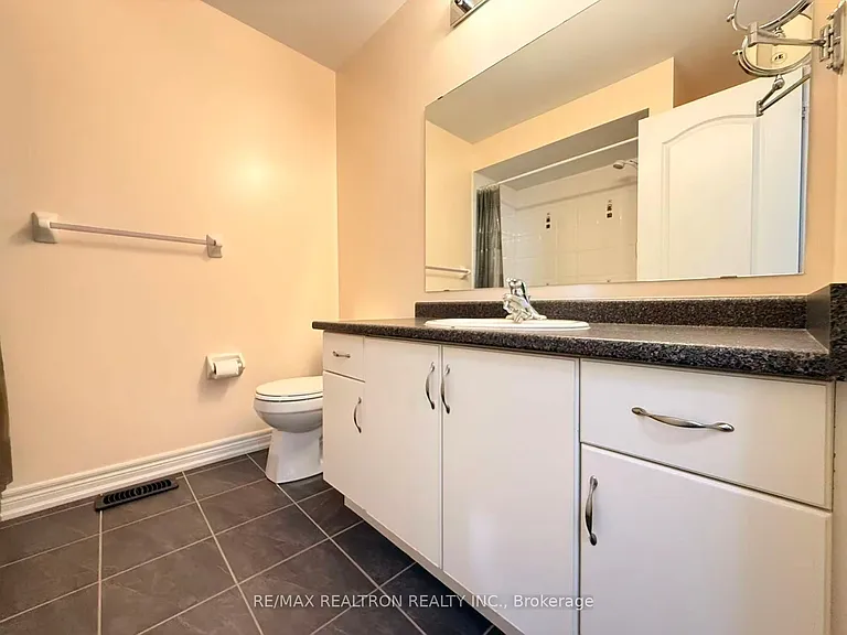 7 Hyacinth St — Photo 32
