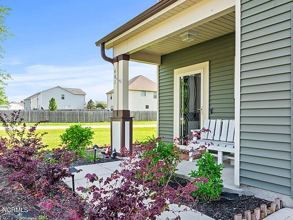 4th image of 401 Hope Ct