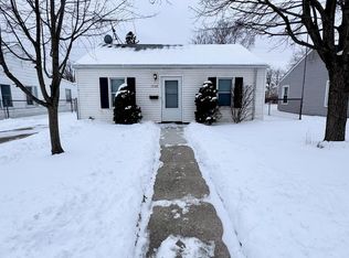19188 Roscommon St, Harper Woods, MI 48225