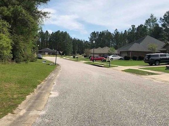 Exterior Neighborhood (street photo)