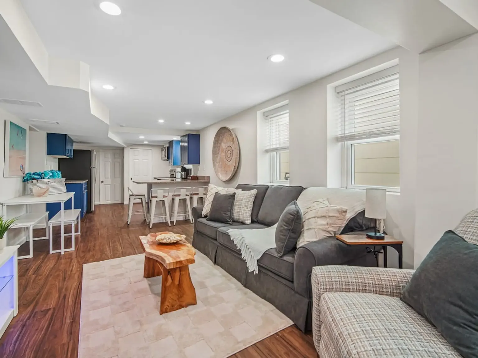 105 N New Haven Ave — Photo 1
