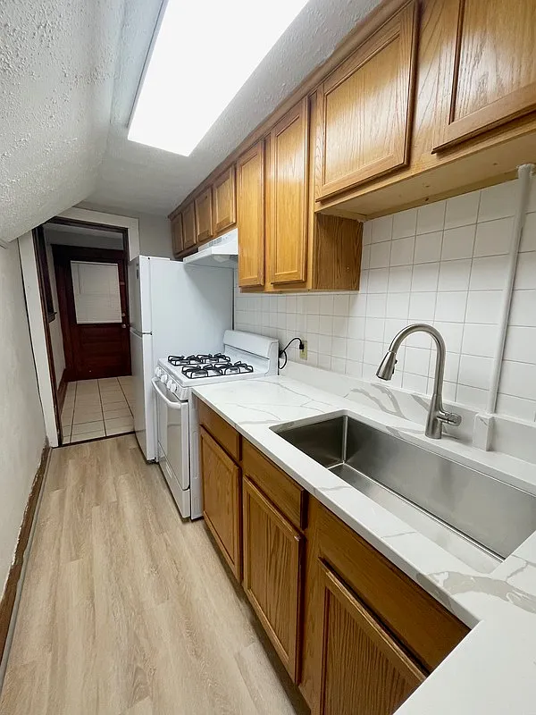 2 bed, 1.0 bath, 750 sqft, $1,525 — Photo 3
