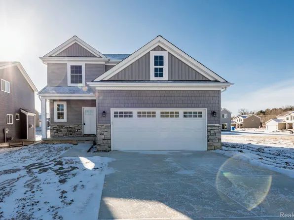4528 Oak St, Grand Blanc, MI 48439
