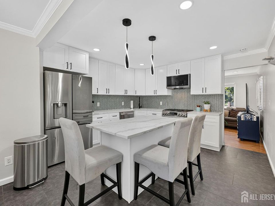 1st image of 640 Forrest Ave