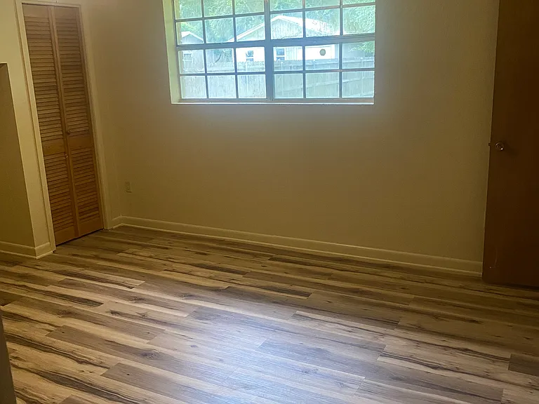 223 Driftwood St — Photo 6