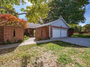 1 Holly Dr, Olathe, KS 66062