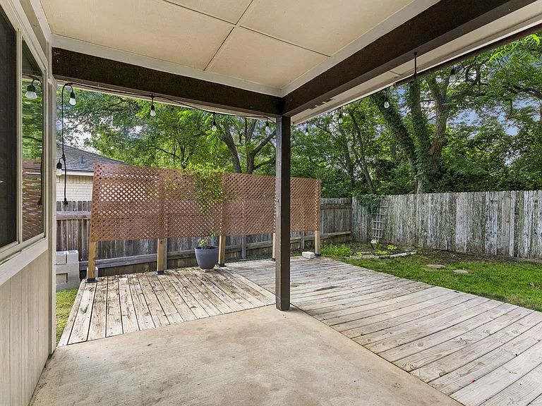 1911 Ralph C Craig Ln — Photo 28