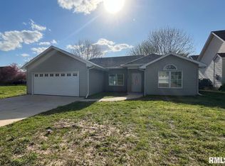 801 Chestnut Dr, Colona, IL
