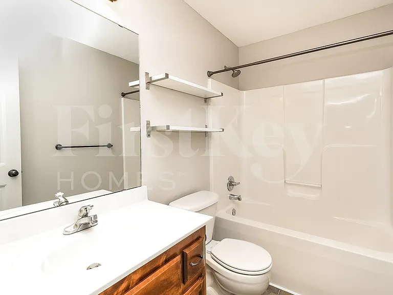 8500 N Kensington Ave — Photo 13