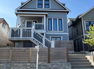 1409 6th Ave, New Westminster, BC V3M2C5