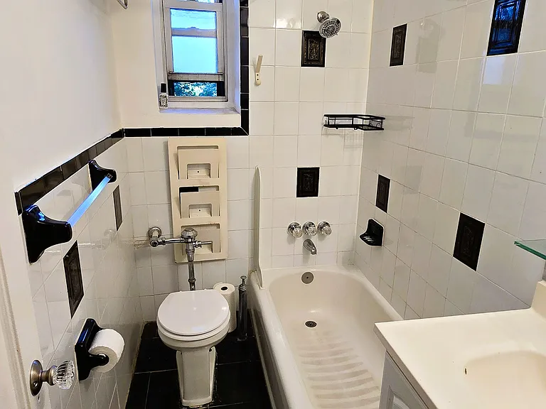 6141 Saunders St #B25 — Photo 16