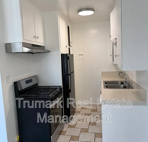 110 N Cedar St #23 — Photo 8