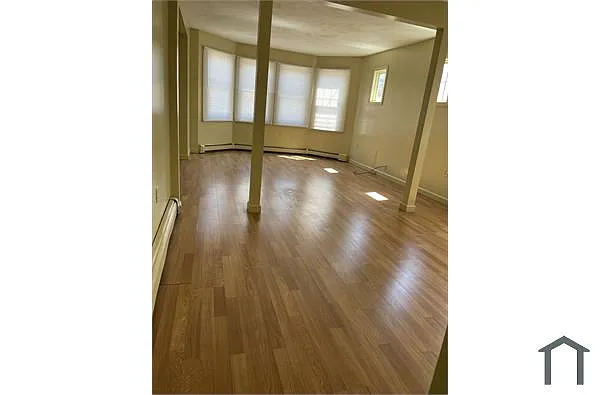 Building Photo - 14 Ferndale St #2