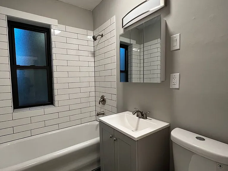 800-810 Michigan — Photo 26