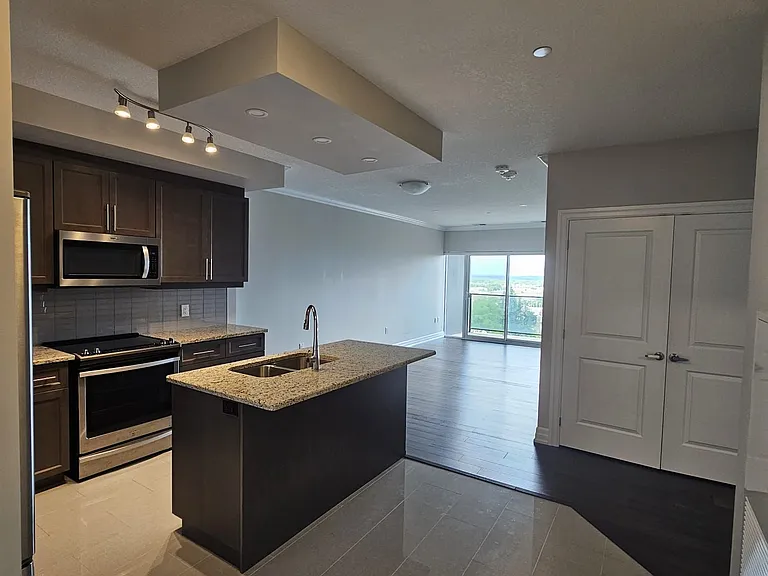 1878 Gordon St #506 — Photo 5