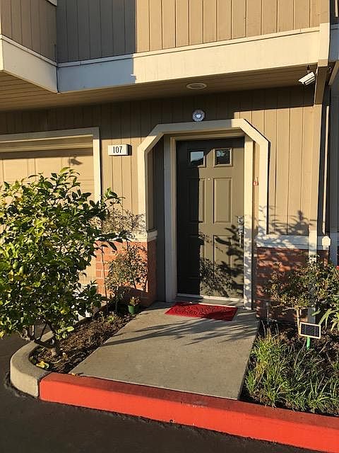 1st image of 107 Emerald Bay Ln