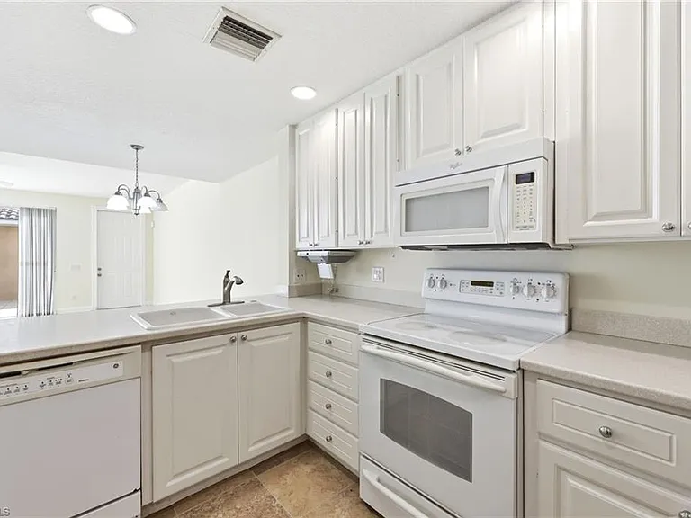 8108 Josefa Way — Photo 10