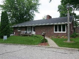 104 Highview Dr, Newton, IA 50208