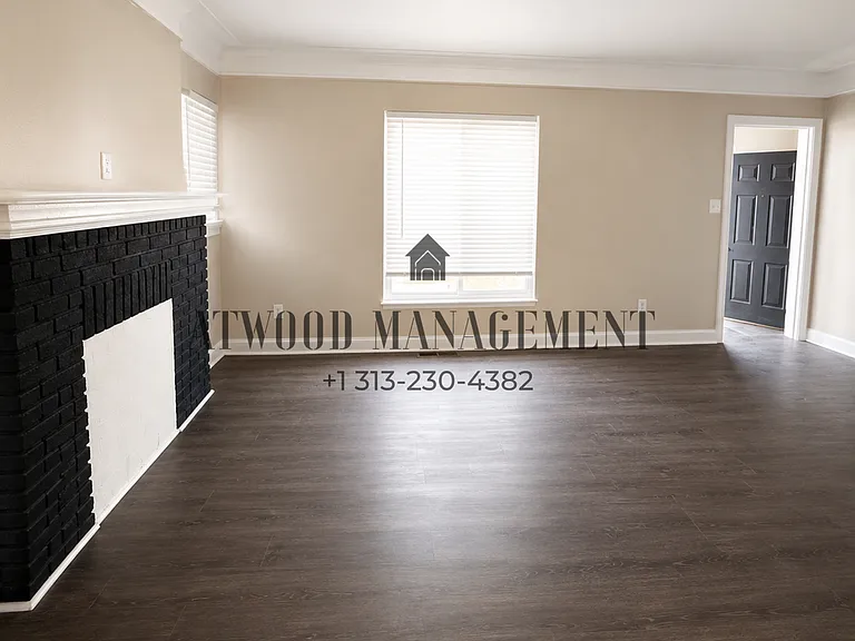 10015 Robson St — Photo 2