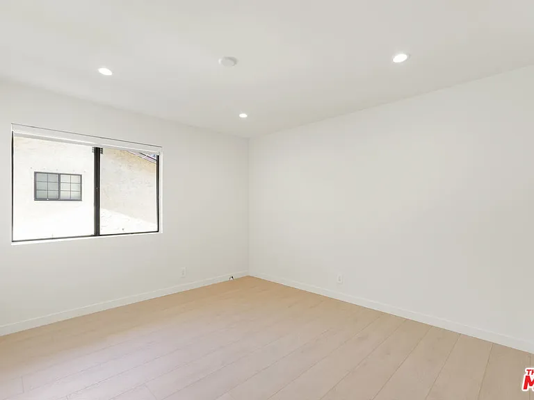 4933 Collett Ave — Photo 32