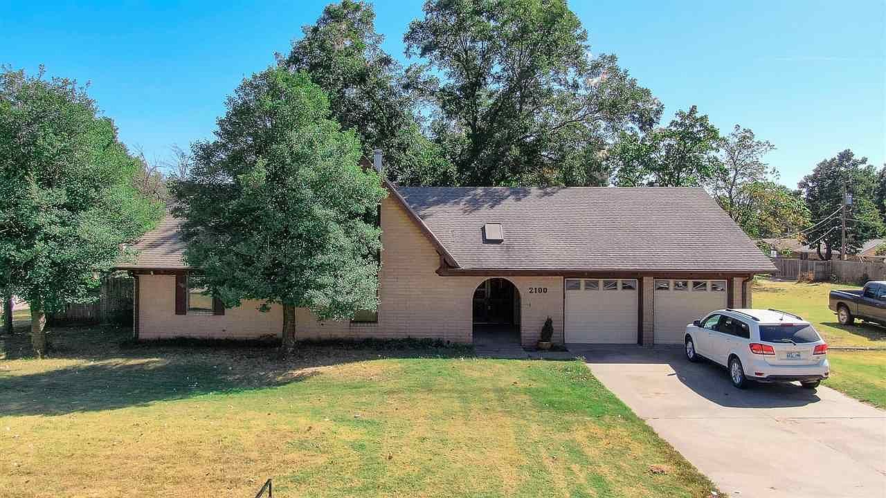 2100 W Grand Ave, Ponca City, OK 74601 Zillow