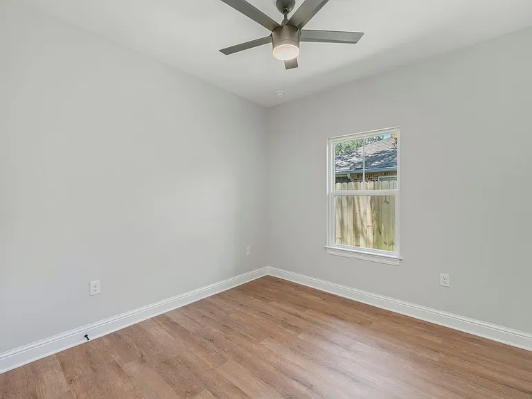 1404 Hickory St — Photo 32